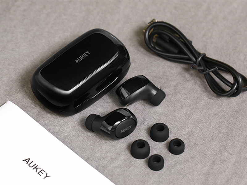 Tai nghe Bluetooth True Wireless Aukey EP-T16S v&agrave; c&aacute;c phụ kiện đi k&egrave;m